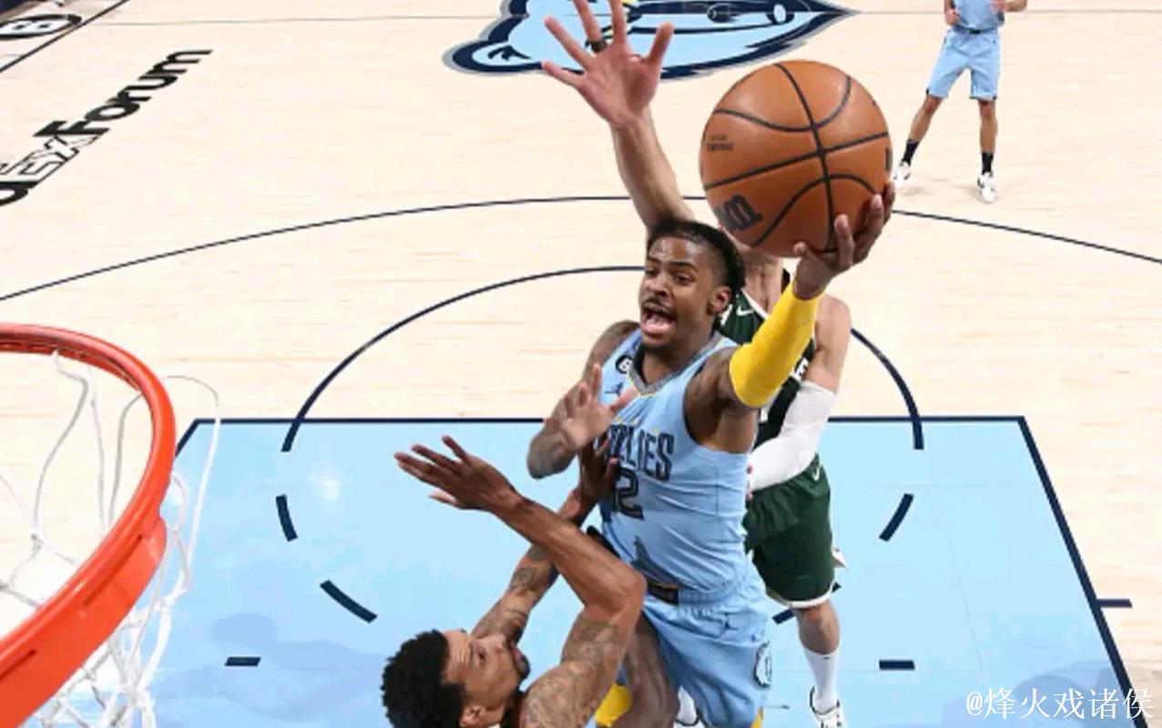 莫兰特半场6投3中,罚球1中1得到7分2篮板2助攻1抢断1盖帽 莫兰特半场6投3中,罚球1中1得到7分2篮板2助攻1抢断1盖帽